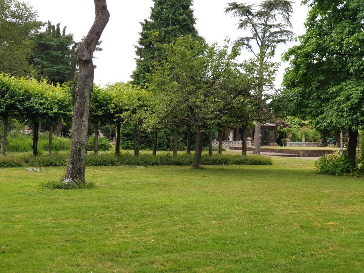The Reading Whole Apartment With Private Lake And Gardens 외부 사진