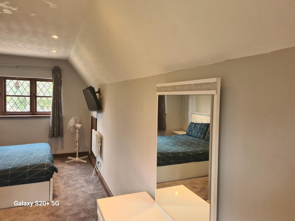 The Reading Whole Apartment With Private Lake And Gardens 외부 사진