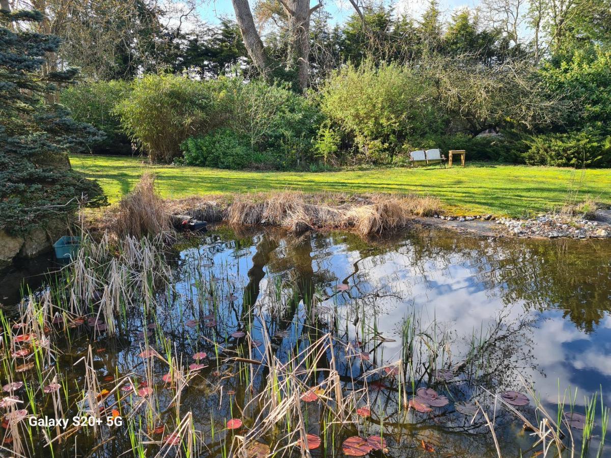 The Reading Whole Apartment With Private Lake And Gardens 외부 사진