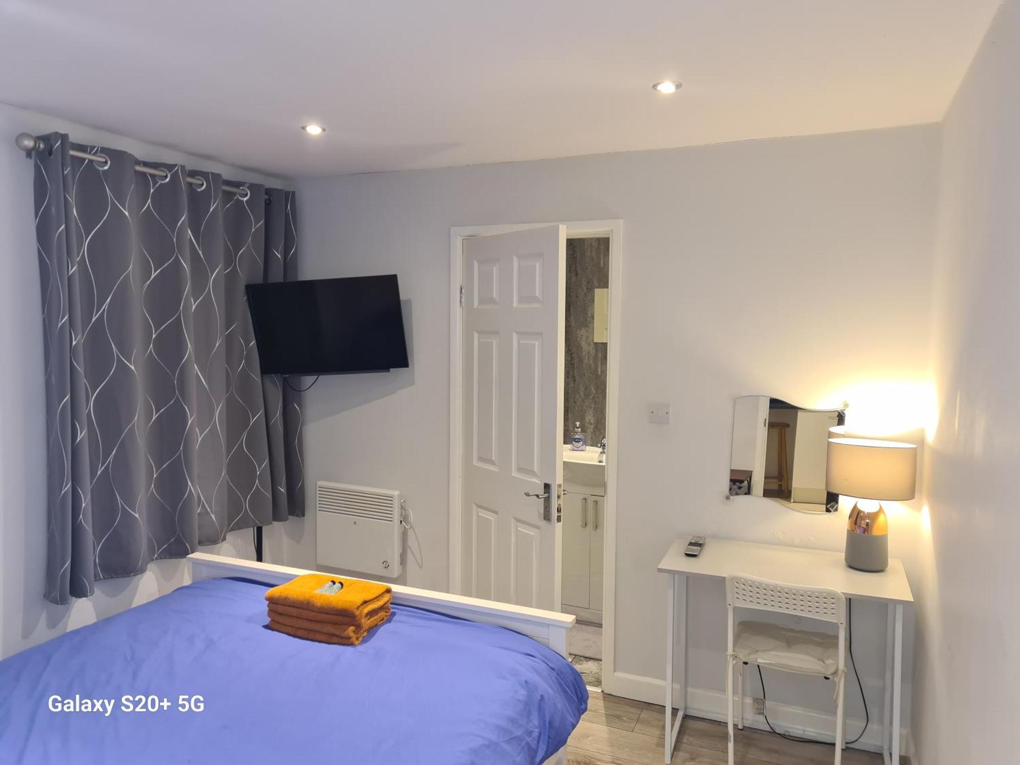 The Reading Whole Apartment With Private Lake And Gardens 외부 사진