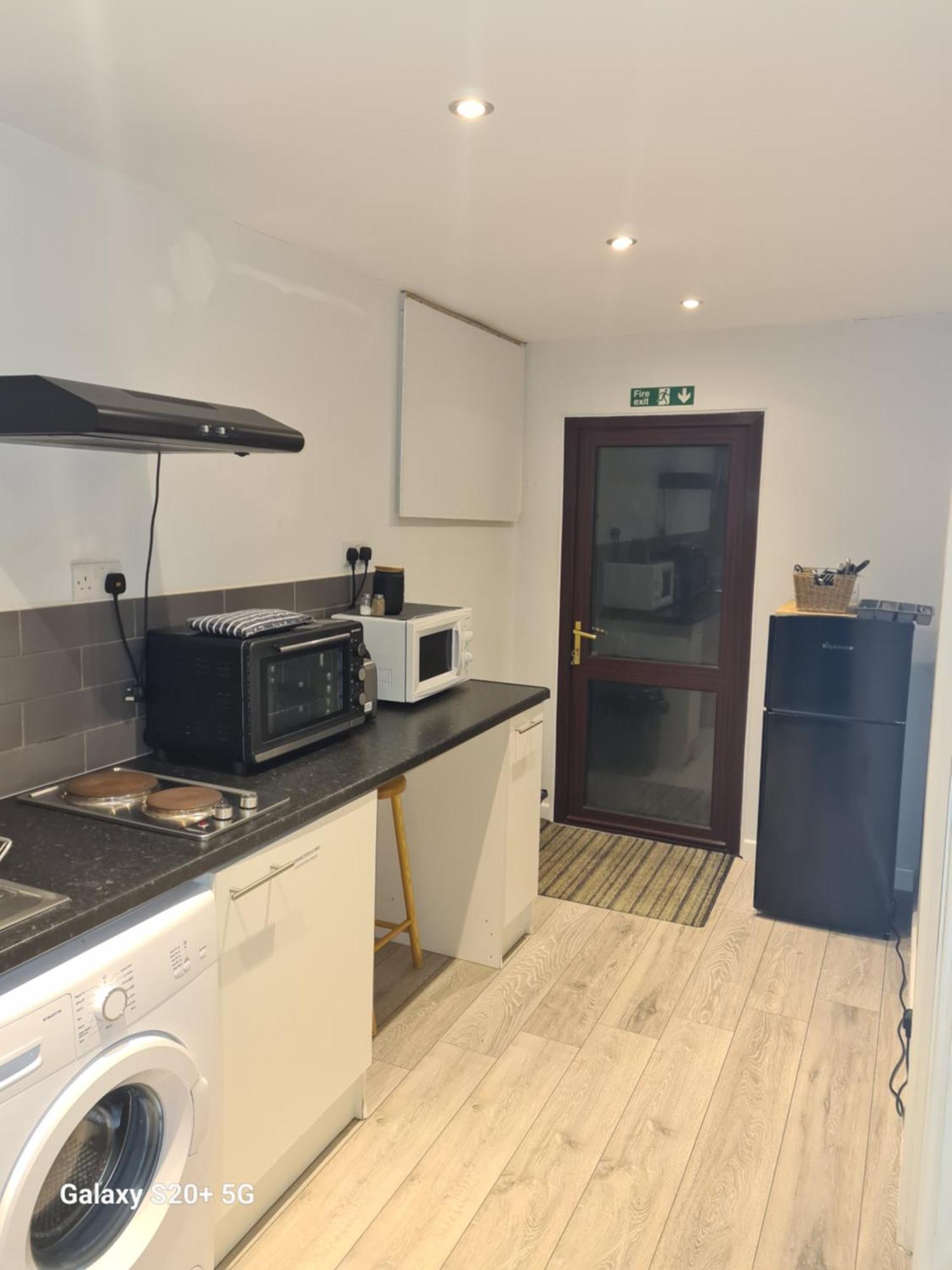 The Reading Whole Apartment With Private Lake And Gardens 외부 사진