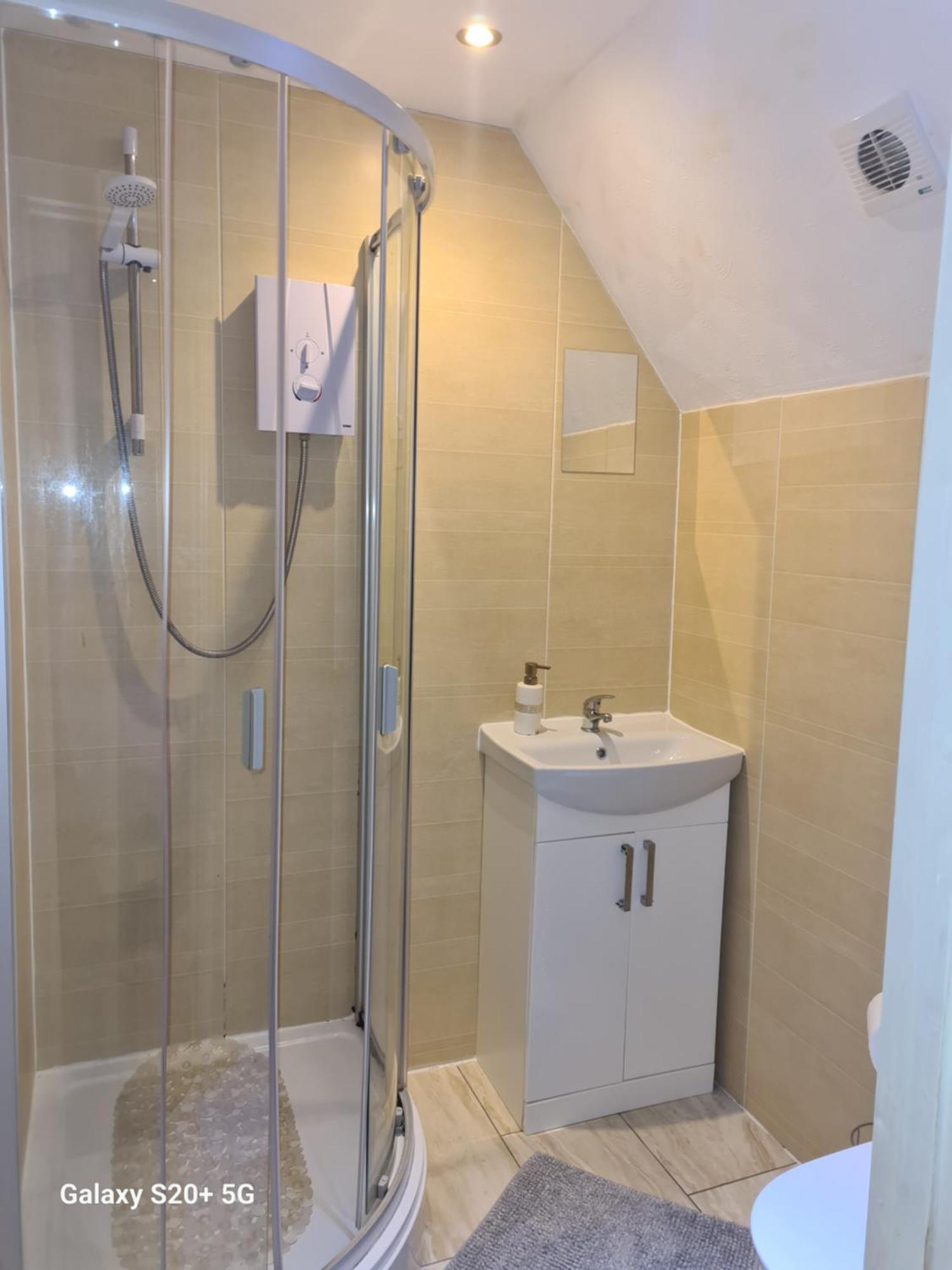 The Reading Whole Apartment With Private Lake And Gardens 외부 사진